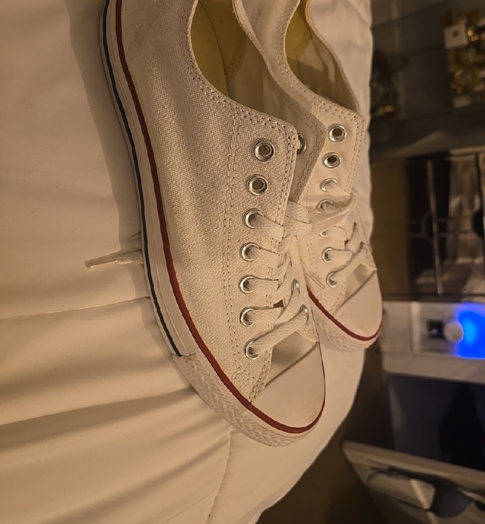 Converse White Canvas Low-Top  Chuck  with Red Trim - Picture 3 of 7